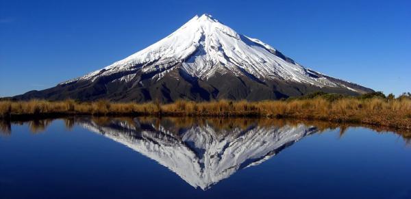 کوه آتشفشانی تاراناکی و تقارن بی نظیر طبیعت