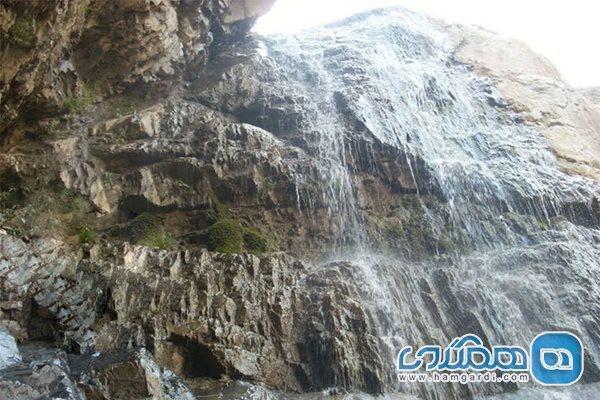 آبشار گروبار یکی از زیباترین جاذبه های طبیعی دماوند به شمار می رود