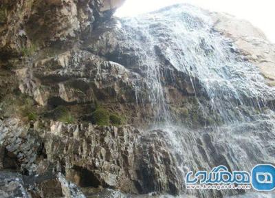 آبشار گروبار یکی از زیباترین جاذبه های طبیعی دماوند به شمار می رود